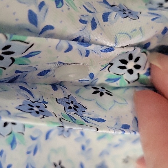 Croft & Barrow Blue and White Floral Blouse, Size 2X - Picture 12 of 12